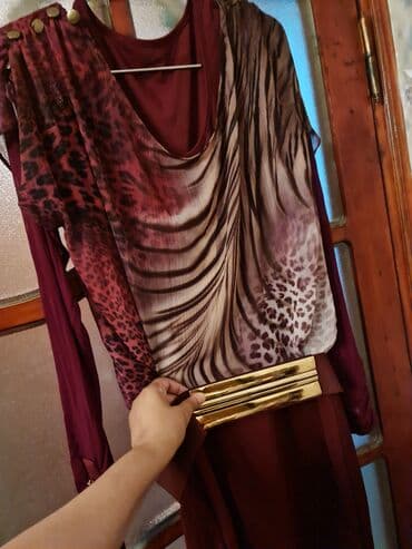 Uzun qol paltar. Beden olcusu 42. 120 manata almisam. Qiymeti 15 manat