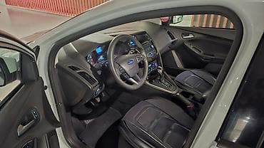 4 qapi niva: Ford Focus: 1.6 l | 2015 il 108000 km Sedan — 8