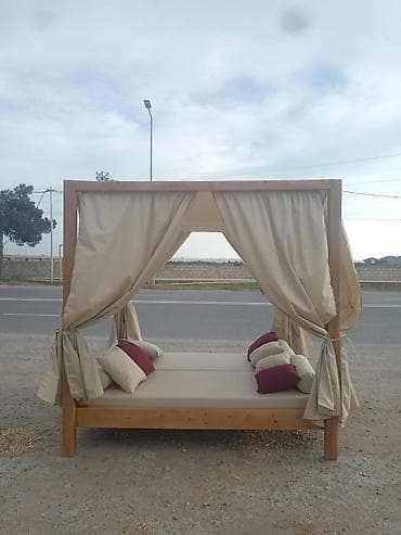 bag stullari: Açıq havada istirahət üçün taxta baldaxınlı lounge çarpayı - — 2