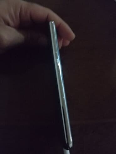 Apple iPhone: Xiaomi Redmi smartfon - Model ailəsi: Redmi (ağ rəngli arxa panel — 4