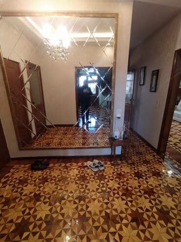 Otaq bitkiləri: Klassik üslubda geniş qonaq otağı mebelləri komplekti - Yumşaq mebel — 7