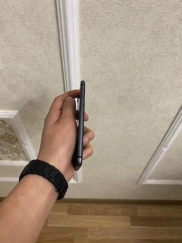 ayfon 8 ucuz: IPhone 8, Qara, Simsiz şarj — 5
