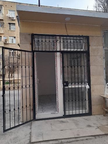 Etrafda yasayis binalari, 2 mekteb poliklinikada, market var. Yaninda