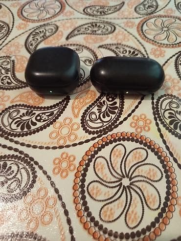 kalonka mersedes: TWS simsiz qulaqcıqlar – 2 fərqli model Xüsusiyyətlər: - Tam simsiz — 2