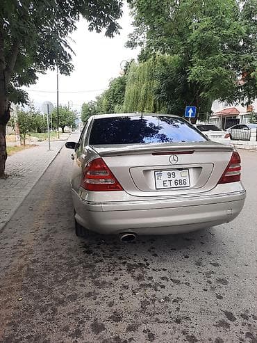 kia ceed universal: Mercedes-Benz C-Class: 2.5 l | 2006 il Sedan — 4