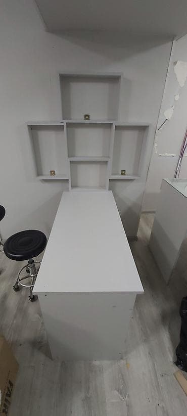 Ofis dəst mebeli: Dırnaq Masası dəsti 130azn əla vəziyyətdi. - Rəng: ağ (açıq ağac — 1