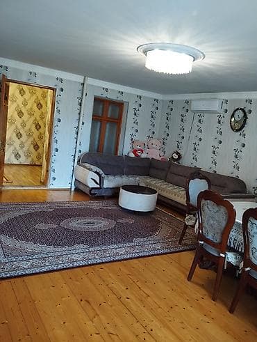 Sumqayit seheri Corat qesebesinde Cume mescidinin yaxınlığında, (12 ve — 7