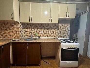 Mətbəx şkafı dəsti - Aşağı hissə: ağac naxışlı qəhvəyi alt dolablar