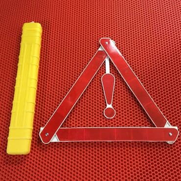 yol nişanları satışı: Üçbucaq bundan başqa hər növ avtomobi̇l aksessuarlarinin satişini — 1