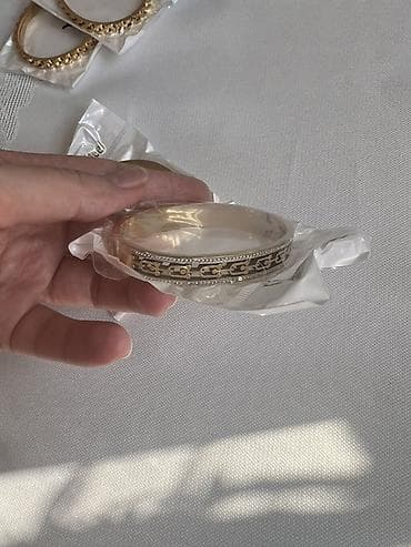 bilerziy: Qızılı rəng metal qolbaq – dekorativ naxışlı, bərk halqa model. - — 1