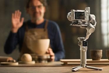 dji osmo 4: Kamera stabilizatoru (gimbal) – 3 oxlu, əl tutacağı və mini stolüstü — 1