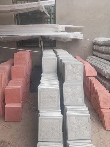 Hər zövqə uygun modellər, qəlblər təzədir daşlarda qətiyyən əyriliy