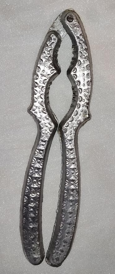 Məhsul: Metal qoz-fındıq qəfəsi (qıran) Təsvir: - Gümüşü rəngli, tam — 1