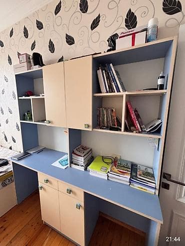 ElmoraxYazi masasi tecili satlir Qiymet 200 azn.Ünvan Bileceri (0302)