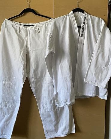 İdman dəstləri: Ağ rəngli kimono dəsti 2 hissədən ibarət: üst və şalvar Material — 4