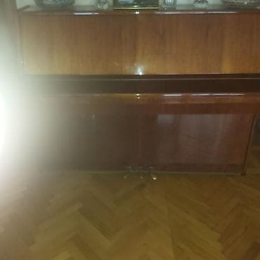 Аккорд piano (upright) – klassik taxta korpus, parlaq lak örtüyü ilə — 1