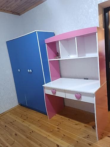 Oğlan və qız üçün, Yazı masası