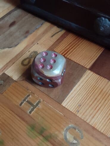 Iri zər.ONIKS.
2.5×2.5×2.5 sm