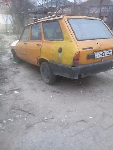 ce klas: Renault 12 Break, sarı rəngdə, universal kuzov. Xüsusiyyətlər: - — 3
