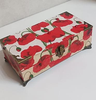 Taxta zərgərlik/qutu - Material: möhkəm taxta korpus, metal menteşə