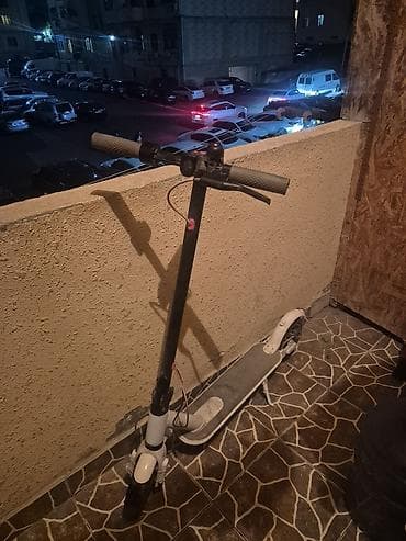 Salam skuter elekturondur ve suret25 km20dir 800azn alinib skuterin