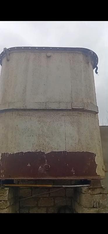 Digər biznes avadanlığı: Irada v Satılır su çəni (K 5798) Hündürlük: 270 sm En: 1 metr — 1