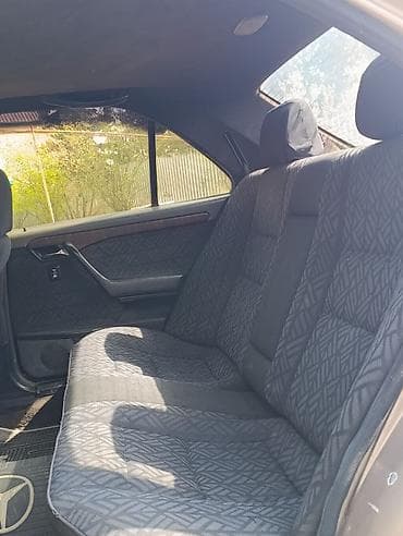 w204 turbo az: Mercedes-Benz 220: 2.2 l | 1994 il Sedan — 6