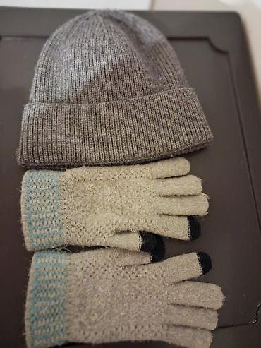 Игрушки: Qış dəsti – papaq və əlcək
2si bir arada 7manat — 2