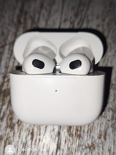 Ağ rəngli AirPods 3 wireless qulaqlıq və şarj qabı - Dizayn: Kompakt