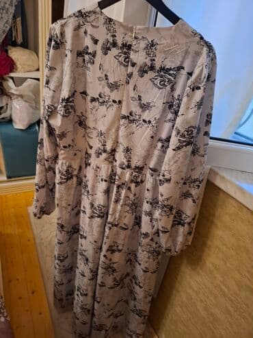 cicekli don: Ağ rəngdə, qara çiçək naxışlı, uzunqol qadın midi donu. Donun V — 2