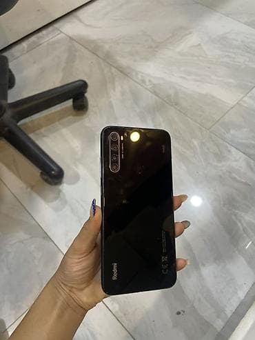 Xiaomi Redmi smartfon - Rəng: Qara, parlaq arxa panel - Arxa kamera