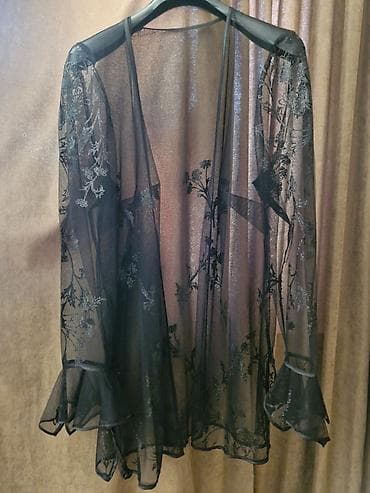 Qara şəffaf kimono/kardiqan – zərif tül materialdan. Üzərində — 1