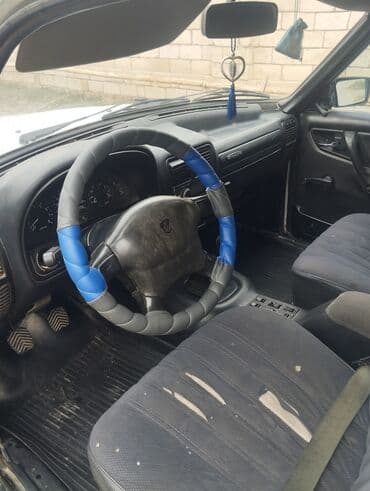 nisan altima: QAZ 3110 Volga: 2.4 l | 1999 il 25800 km Sedan — 7