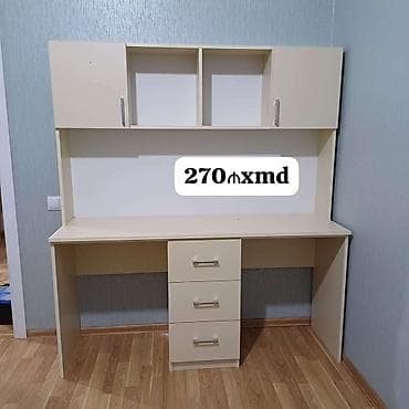 dekor gul: Komplekt iş masaı və üst dolablı rəf sistemi - Rəng: krem/bej - Geniş — 1