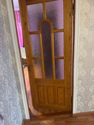 col qapilari qiymetleri: Şüşəli taxta otaq qapısı,4ədəddir 1nin şüşəsi qırıqdır dəyişmək — 2