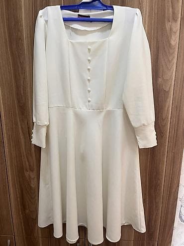 elbiseler: Zərif ağ rəngli qadın donu - Klassik dizayn: kvadrat ön yaxa, arxası — 1