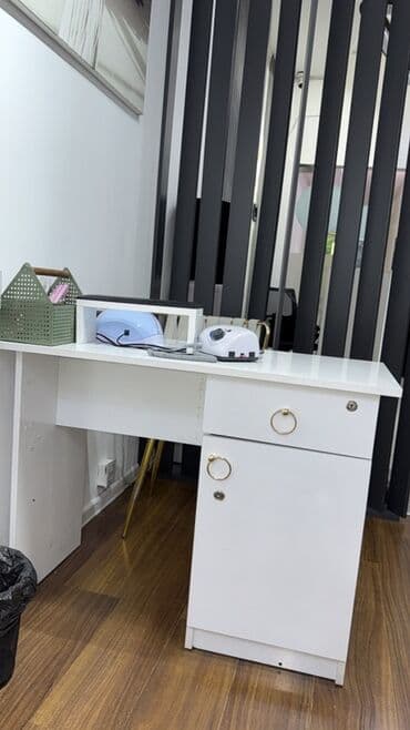 qebul.ol: Düz masa, Siyirməli, Polkasız, Parlaq laminat — 1