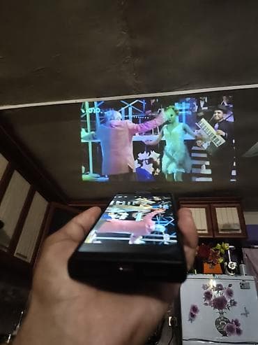 mini ariston: W&O WO1 Projection Mobile Phone – daxili proyektorlu smartfon — 2