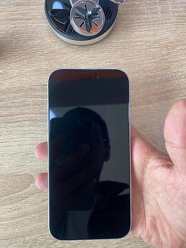iphone ikinci əl: IPhone 15, 128 GB, Ağ, Simsiz şarj, Face ID — 1