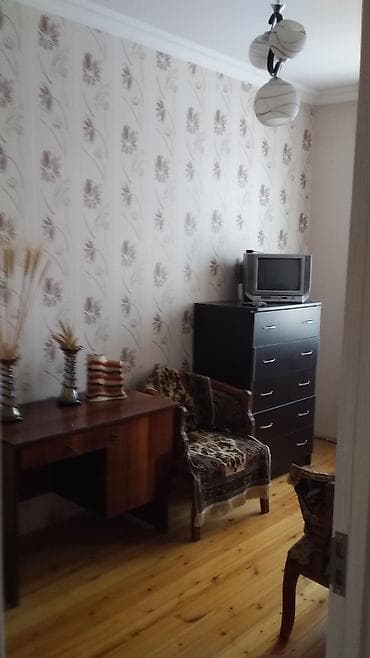 razin heyet evleri: Obyekt: Kiçik həyətli, tam yaşayışlı fərdi ev Təsvir: - Sakit — 9