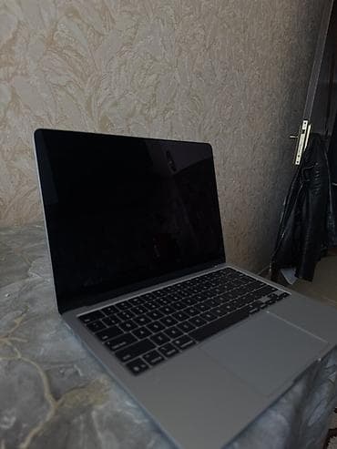 playsation 3: Apple MacBook M4 256/16 — Space Gray rəngdə, zərif alüminium gövdə — 4