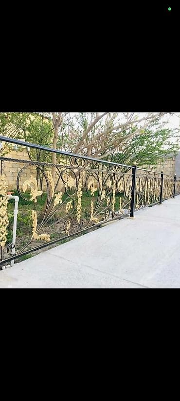 metlax pilleken: Qara və qızılı rəngdə, dəmir materialdan hazırlanmış bəzəkli pilləkən — 4