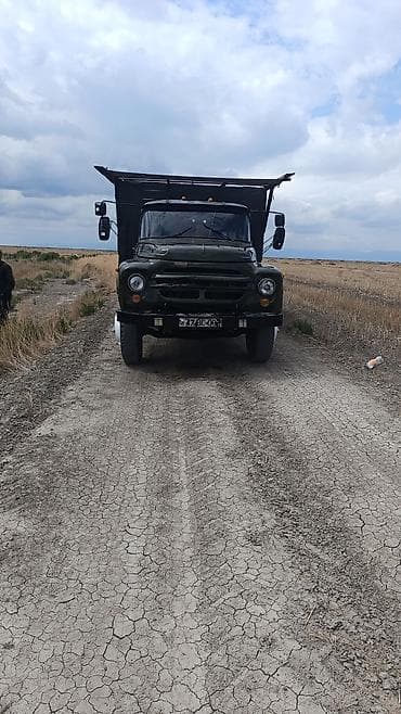 - Marka/model: ZIL (klassik kabina dizaynı) - Yanacaq növü: Benzin -