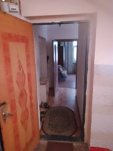 1 ci mikrorayon satilan evler: Bakı, 1 otaqlı, Köhnə tikili, m. Neftçilər, 40 kv. m — 10