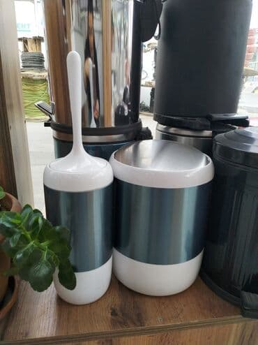 plastik qab: Tualet üçün aksessuar dəsti - 2 hissədən ibarət: tualet fırçası qabı — 1