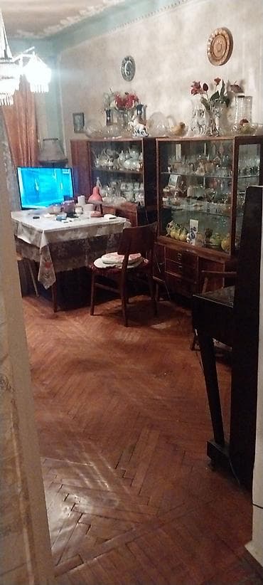 divar refleri: İkinəfərlik çarpayı, Dolab — 5