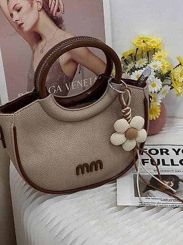 muncuq cantalar: Əl çantası, Miu Miu — 2