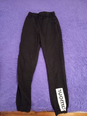 moto geyimleri: Qara idman dəsti - 2 hissədən ibarət: kapüşonlu, fermuarlı svitşot və — 2