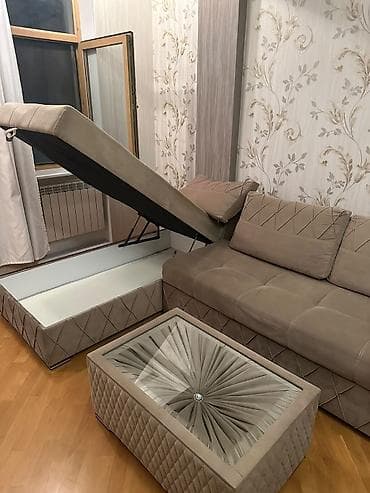 Künc divan dəsti və şüşə səthli oturacaq/çay stolunun komplekti - lalafo.az -da Künc divan dəsti və şüşə səthli oturacaq/çay stolunun komplekti -