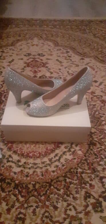 белые туфли новые: Туфли, Размер: 38, цвет - Белый, Б/у — 1